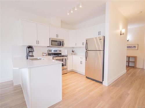 905-1971 Harbour Dr, Ucluelet, BC - Indoor Photo Showing Kitchen