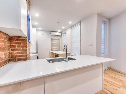 Kitchen - 2120 Boul. De Maisonneuve E., Montréal (Ville-Marie), QC - Indoor Photo Showing Kitchen With Double Sink