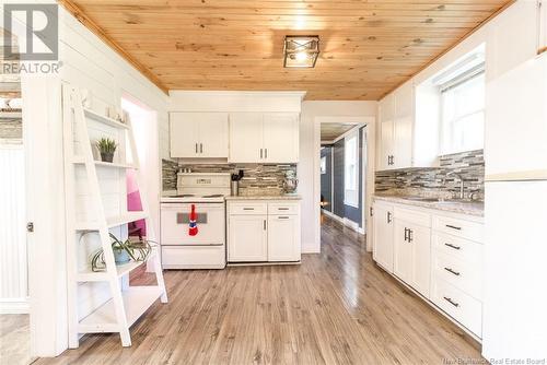 523 Gondola Point Road, Quispamsis, NB - Indoor Photo Showing Kitchen