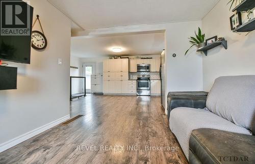 162 Montgomery Ave, Timmins, ON - Indoor Photo Showing Living Room