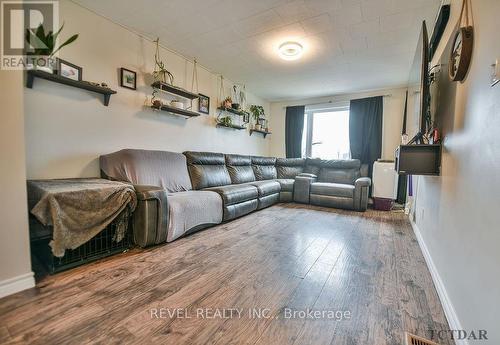 162 Montgomery Ave, Timmins, ON - Indoor Photo Showing Living Room