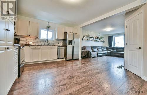 162 Montgomery Ave, Timmins, ON - Indoor Photo Showing Kitchen