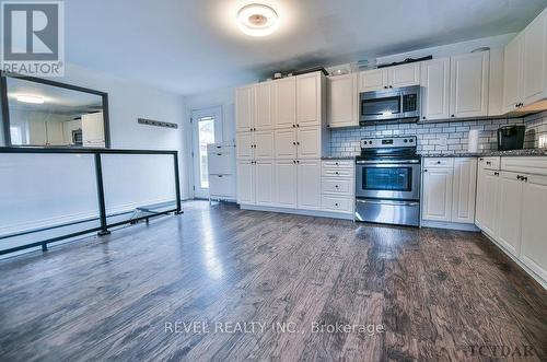 162 Montgomery Ave, Timmins, ON - Indoor Photo Showing Kitchen