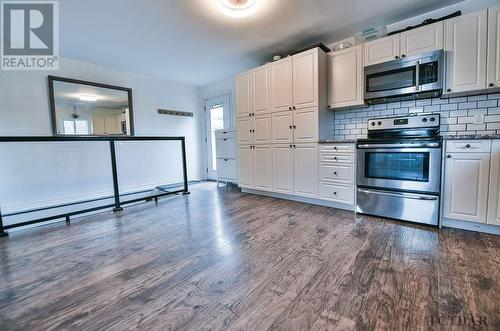 162 Montgomery Ave, Timmins, ON - Indoor Photo Showing Kitchen