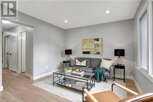 405 Kingscourt Drive Unit# 4, Waterloo, ON - Indoor Photo Showing Living Room