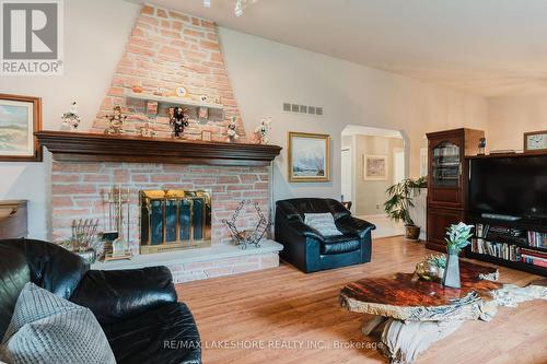 37 Stoneridge Road, Hamilton Township, ON - Indoor Photo Showing Living Room With Fireplace