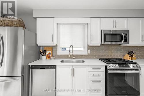 109 Ruffet Drive, Barrie (Edgehill Drive), ON - Indoor Photo Showing Kitchen