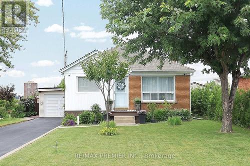 12 Forthbridge Crescent, Toronto (Downsview-Roding-Cfb), ON - Outdoor