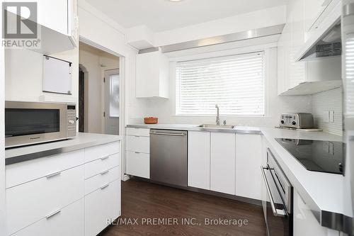 12 Forthbridge Crescent, Toronto (Downsview-Roding-Cfb), ON - Indoor Photo Showing Kitchen