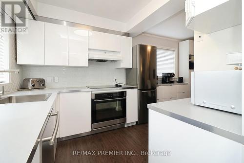 12 Forthbridge Crescent, Toronto (Downsview-Roding-Cfb), ON - Indoor Photo Showing Kitchen With Stainless Steel Kitchen