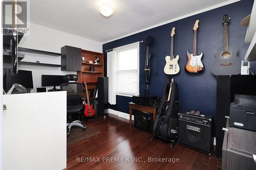 12 Forthbridge Crescent, Toronto (Downsview-Roding-Cfb), ON - Indoor