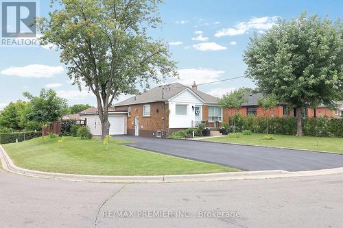 12 Forthbridge Crescent, Toronto (Downsview-Roding-Cfb), ON - Outdoor