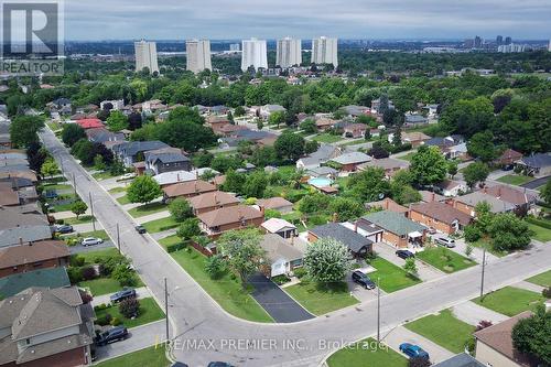 12 Forthbridge Crescent, Toronto (Downsview-Roding-Cfb), ON - Outdoor With View