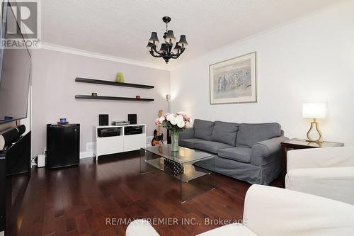 12 Forthbridge Crescent, Toronto (Downsview-Roding-Cfb), ON - Indoor Photo Showing Living Room