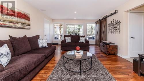 10210 Sixth Line, Halton Hills, ON - Indoor Photo Showing Living Room