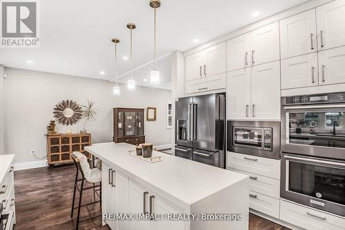 7 Forest Path Court, Toronto (Thistletown-Beaumonde Heights), ON - Indoor Photo Showing Kitchen With Upgraded Kitchen