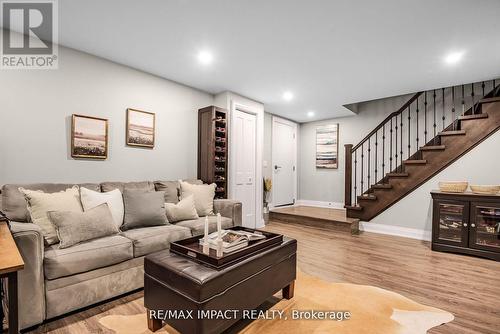 7 Forest Path Court, Toronto (Thistletown-Beaumonde Heights), ON - Indoor Photo Showing Living Room