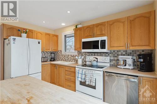 2210 Loyola Avenue Unit#38, Ottawa, ON - Indoor Photo Showing Kitchen