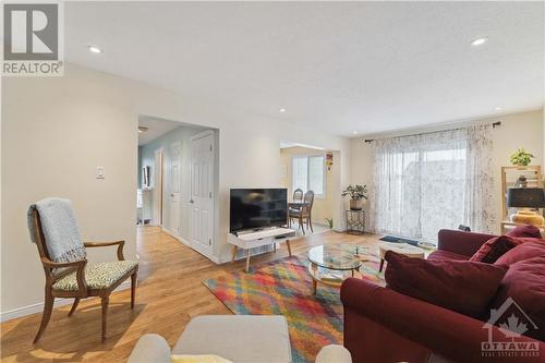 2210 Loyola Avenue Unit#38, Ottawa, ON - Indoor Photo Showing Living Room