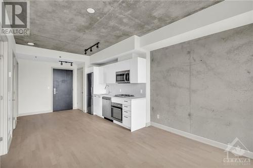 203 Catherine Street Unit#413, Ottawa, ON - Indoor Photo Showing Kitchen