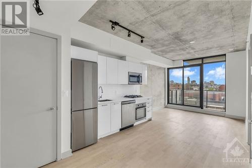 203 Catherine Street Unit#413, Ottawa, ON - Indoor Photo Showing Kitchen