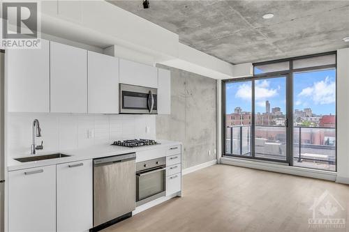 203 Catherine Street Unit#413, Ottawa, ON - Indoor Photo Showing Kitchen With Upgraded Kitchen