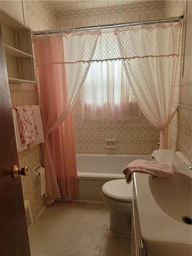 146 Cochrane Road, Hamilton, ON - Indoor Photo Showing Bathroom