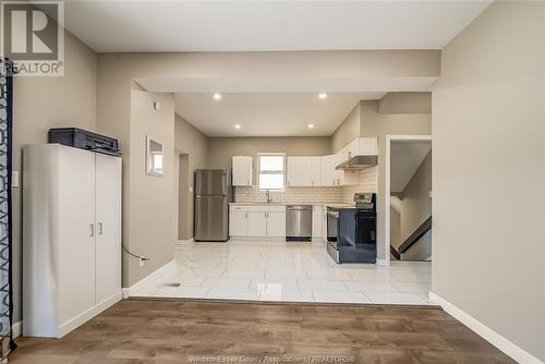 919 Pierre Avenue, Windsor, ON - Indoor Photo Showing Kitchen