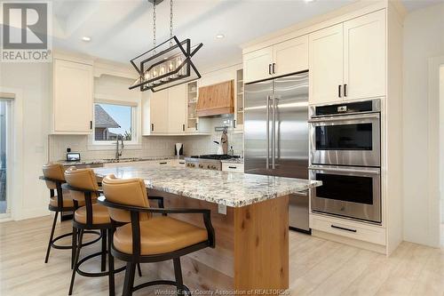 413 Pearson, Amherstburg, ON - Indoor Photo Showing Kitchen With Upgraded Kitchen