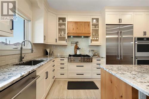 413 Pearson, Amherstburg, ON - Indoor Photo Showing Kitchen With Upgraded Kitchen