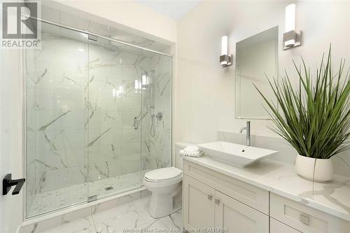 413 Pearson, Amherstburg, ON - Indoor Photo Showing Bathroom