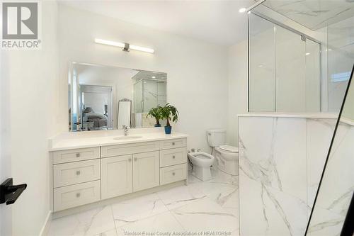 413 Pearson, Amherstburg, ON - Indoor Photo Showing Bathroom