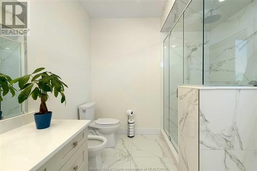 413 Pearson, Amherstburg, ON - Indoor Photo Showing Bathroom