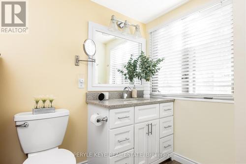 3 - 321 Grandview Hilltop Drive, Huntsville, ON - Indoor Photo Showing Bathroom