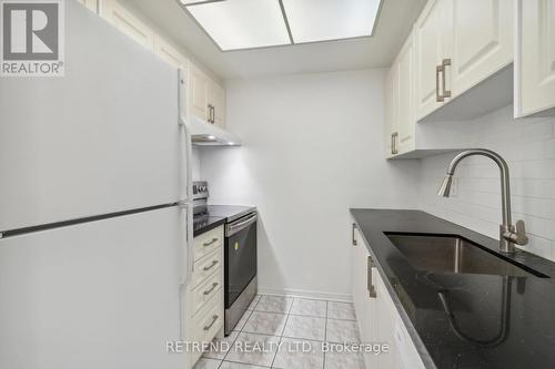 1013 - 7 Bishop Avenue, Toronto (Newtonbrook East), ON - Indoor Photo Showing Kitchen