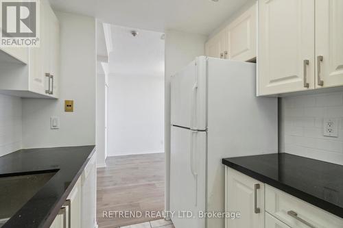 1013 - 7 Bishop Avenue, Toronto (Newtonbrook East), ON - Indoor Photo Showing Kitchen