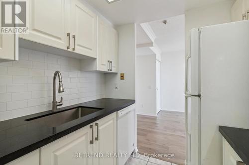 1013 - 7 Bishop Avenue, Toronto (Newtonbrook East), ON - Indoor Photo Showing Kitchen