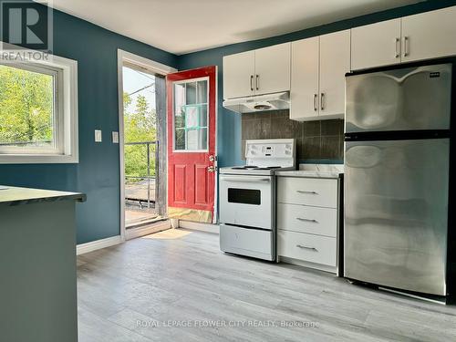 106 - 910 Barton Street E, Hamilton, ON - Indoor Photo Showing Kitchen