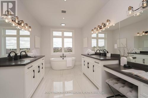 6 Bunn Court, Aurora (Bayview Northeast), ON - Indoor Photo Showing Bathroom