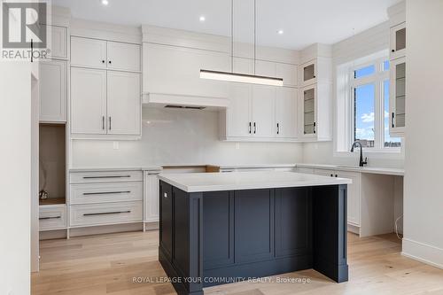 6 Bunn Court, Aurora, ON - Indoor Photo Showing Kitchen