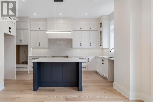 6 Bunn Court, Aurora, ON - Indoor Photo Showing Kitchen