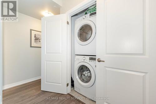 105 - 306 Essa Road, Barrie (Ardagh), ON - Indoor Photo Showing Laundry Room