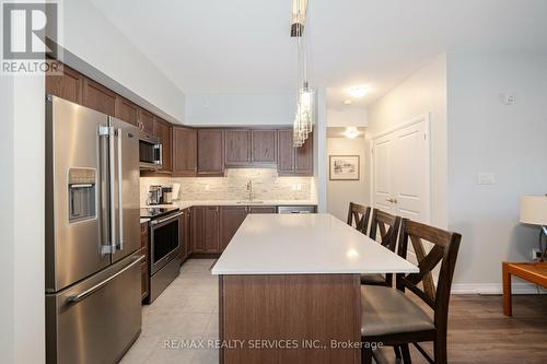 105 - 306 Essa Road, Barrie (Ardagh), ON - Indoor Photo Showing Kitchen With Stainless Steel Kitchen With Upgraded Kitchen