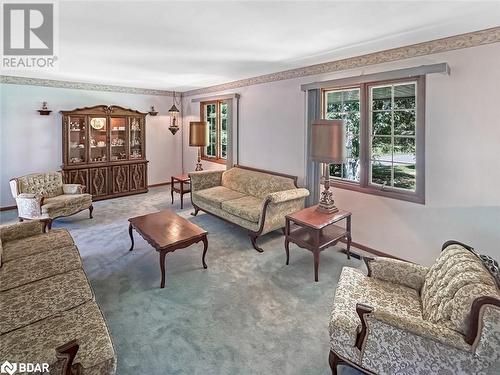 9 Mackenzie Road, Quinte West, ON - Indoor Photo Showing Living Room