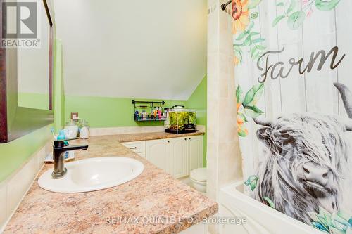 7 Bayview Drive, Quinte West, ON - Indoor Photo Showing Bathroom