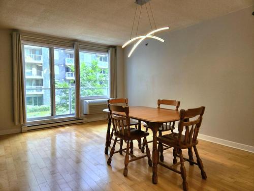 Salle Ã  manger - 208-4885 Boul. Henri-Bourassa O., Montréal (Saint-Laurent), QC - Indoor Photo Showing Dining Room