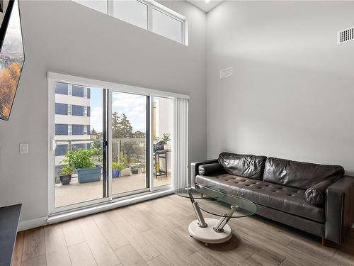 410-950 Whirlaway Cres, Langford, BC - Indoor Photo Showing Living Room