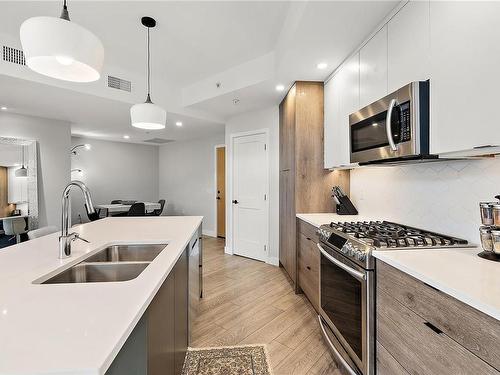 410-950 Whirlaway Cres, Langford, BC - Indoor Photo Showing Kitchen With Double Sink With Upgraded Kitchen