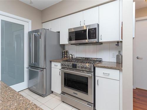 906-160 Wilson St, Victoria, BC - Indoor Photo Showing Kitchen