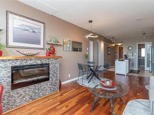 906-160 Wilson St, Victoria, BC - Indoor With Fireplace